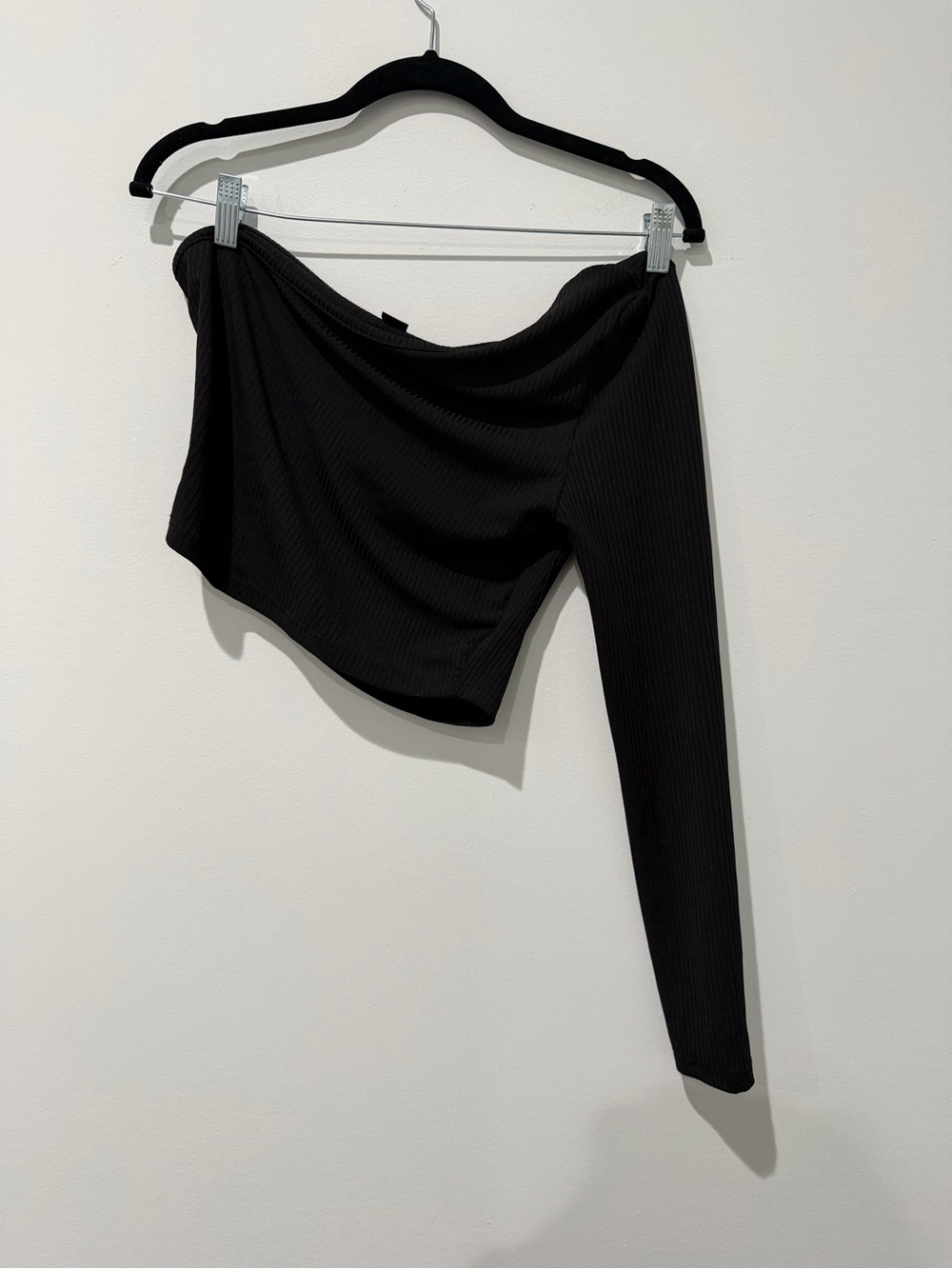 SHEIN Black One-Shoulder Ribbed Crop Top